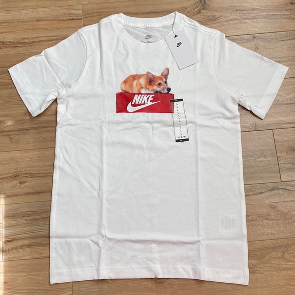 Kids Nike Graphic Tee - Picture 7 of 7